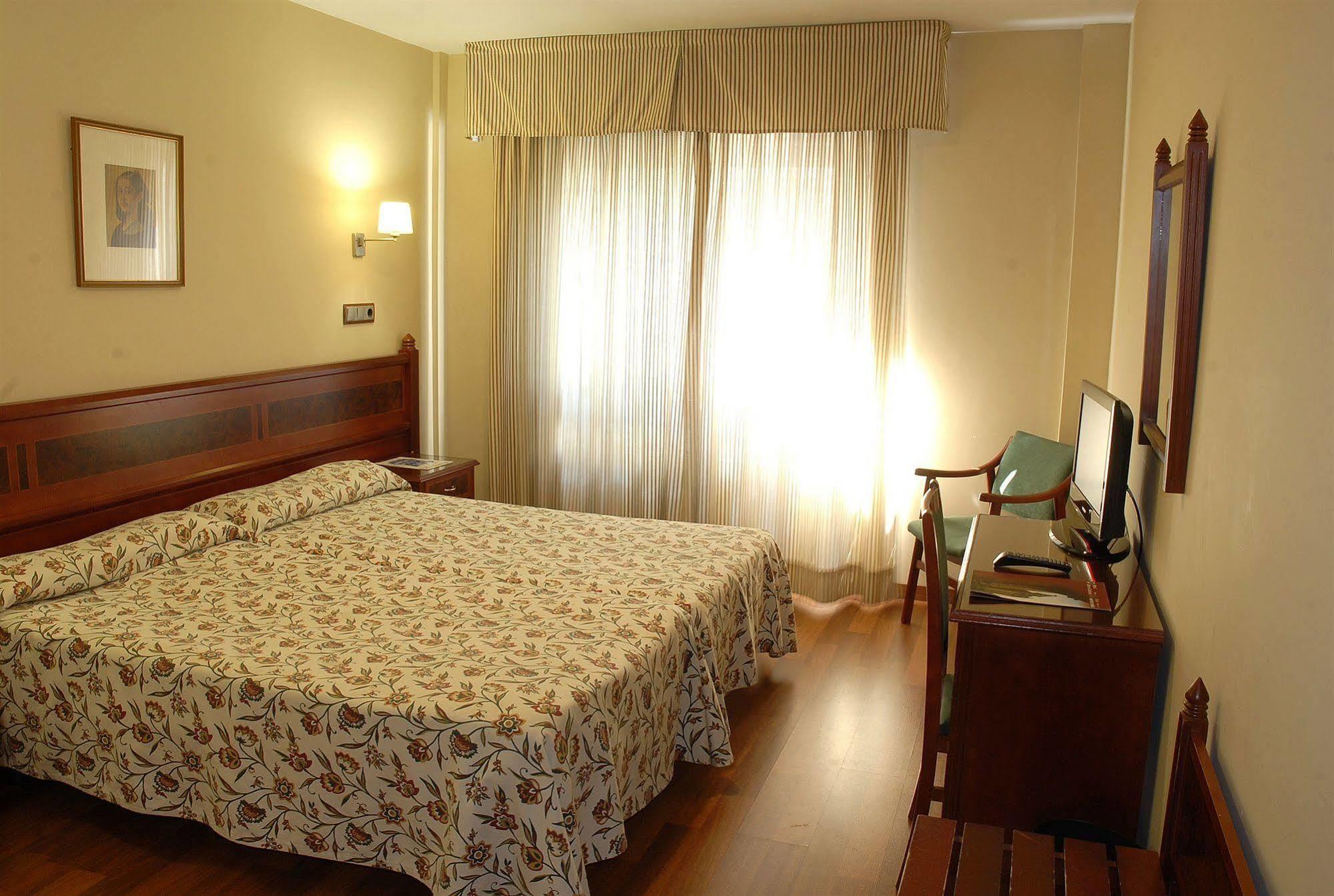 Reyes Católicos Hotel Sevilha Quarto foto